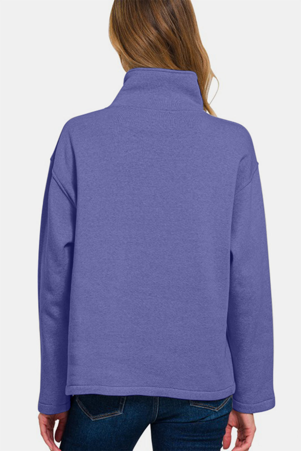 Retro del Zenana Turtleneck Half Snap Fleece Sweatshirt in viola, con collo alto e taglio rilassato per un look confortevole.